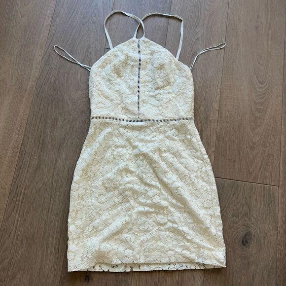 NWOT Superdown Shea Lace Dress Size S in Ivory - Picture 3 of 4